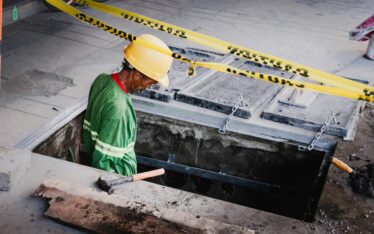 tradies accountant - tax for tradies. man on worksite