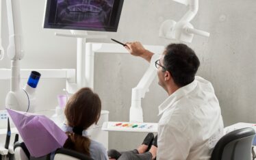 accountant for dentists - dental accountant pointing at screen